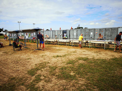 Un des blocs sanitaires du camping fédéral.